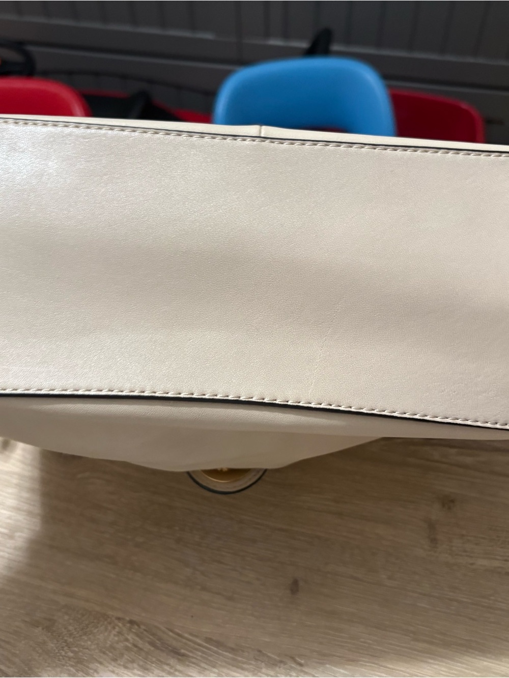 Coach Madison Carlyle Cream Leather Shoulder Tote with Turn-Lock Detail - Picture 4 of 6